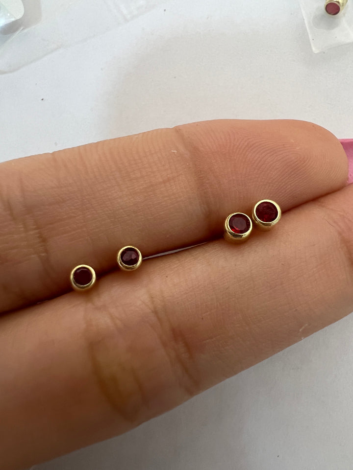 Aretes de Oro 10k Cilindro Rojo 3MM