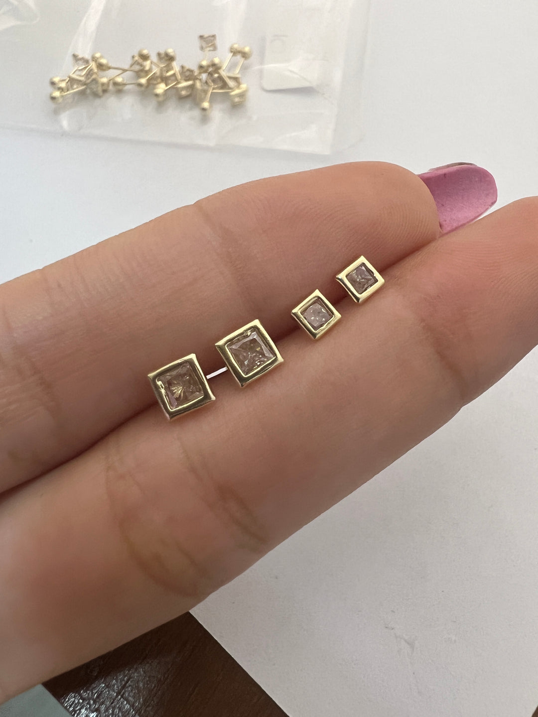 Aretes de Oro 10k Cuadro 4MM