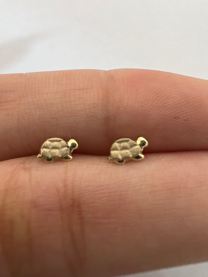 Aretes de Oro 10k Tortuga 4MM