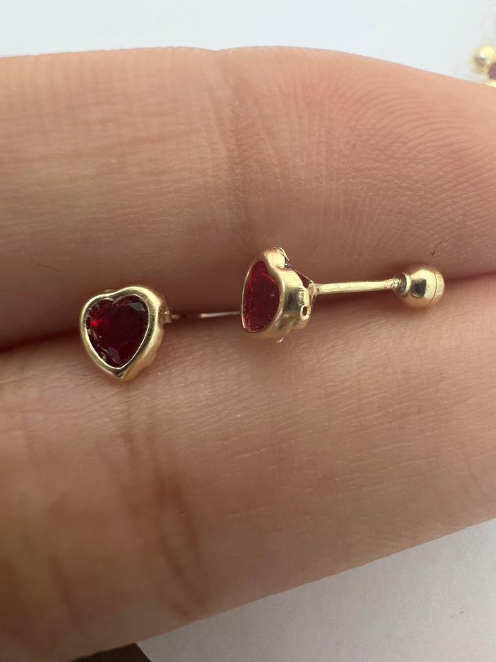 Aretes de Oro 10k Corazón Rojo 3MM