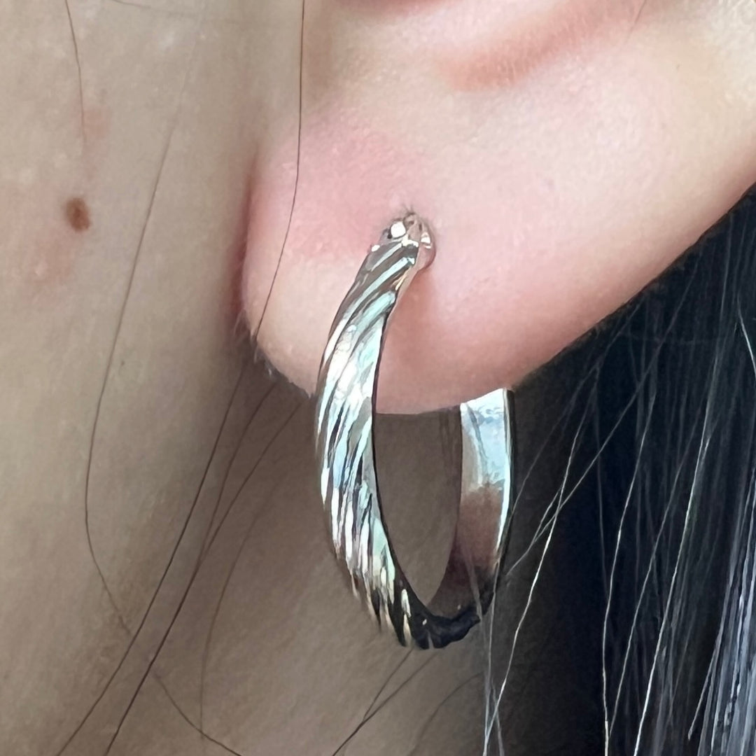 Argollas Olas 15MM Plateadas Acero