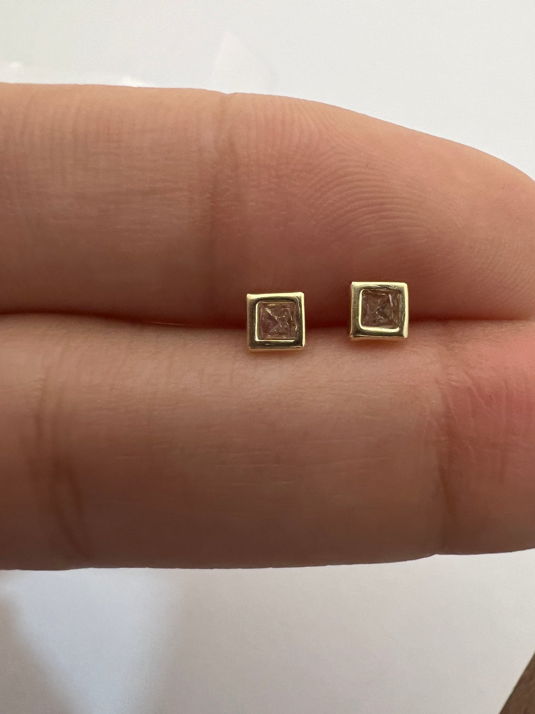 Aretes de Oro 10k Cuadro 4MM
