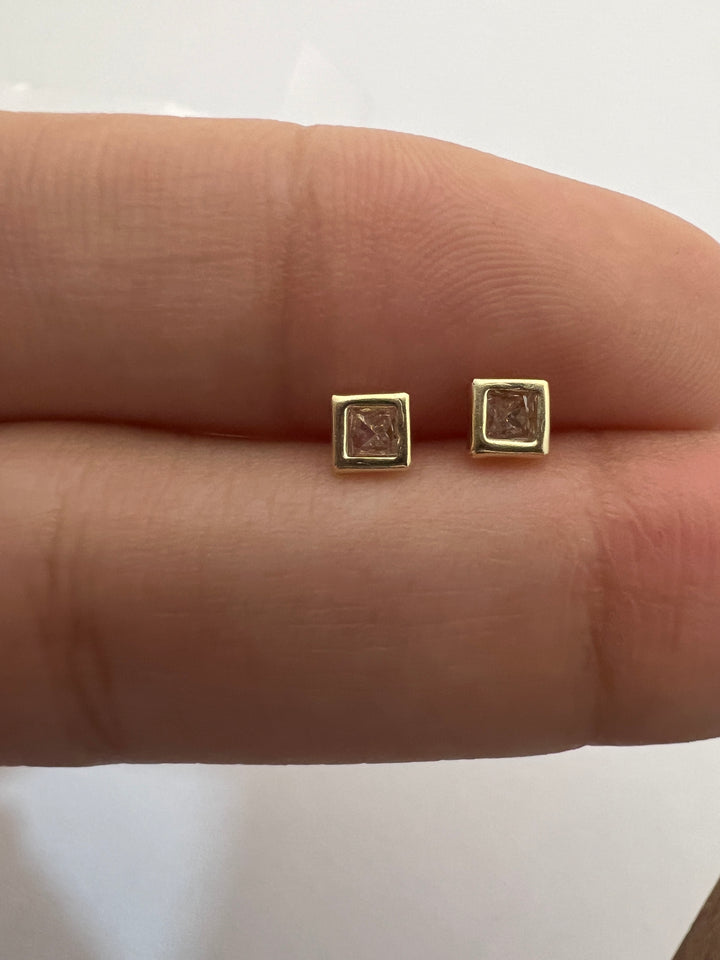 Aretes de Oro 10k Cuadro 4MM