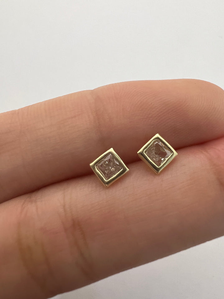 Aretes de Oro 10k Cuadro 5MM