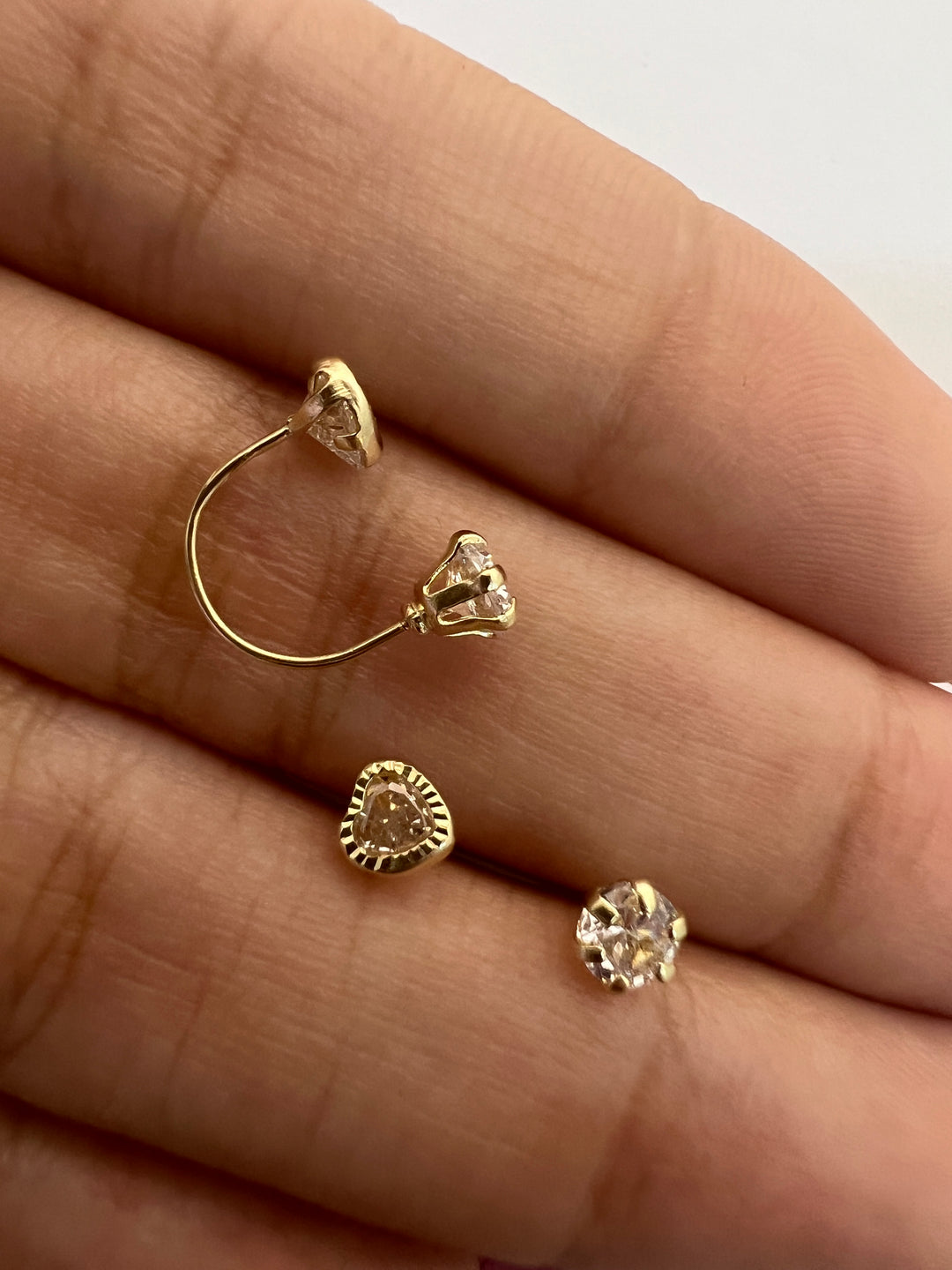 Aretes de Oro 10k Teléfono Corazón 4MM