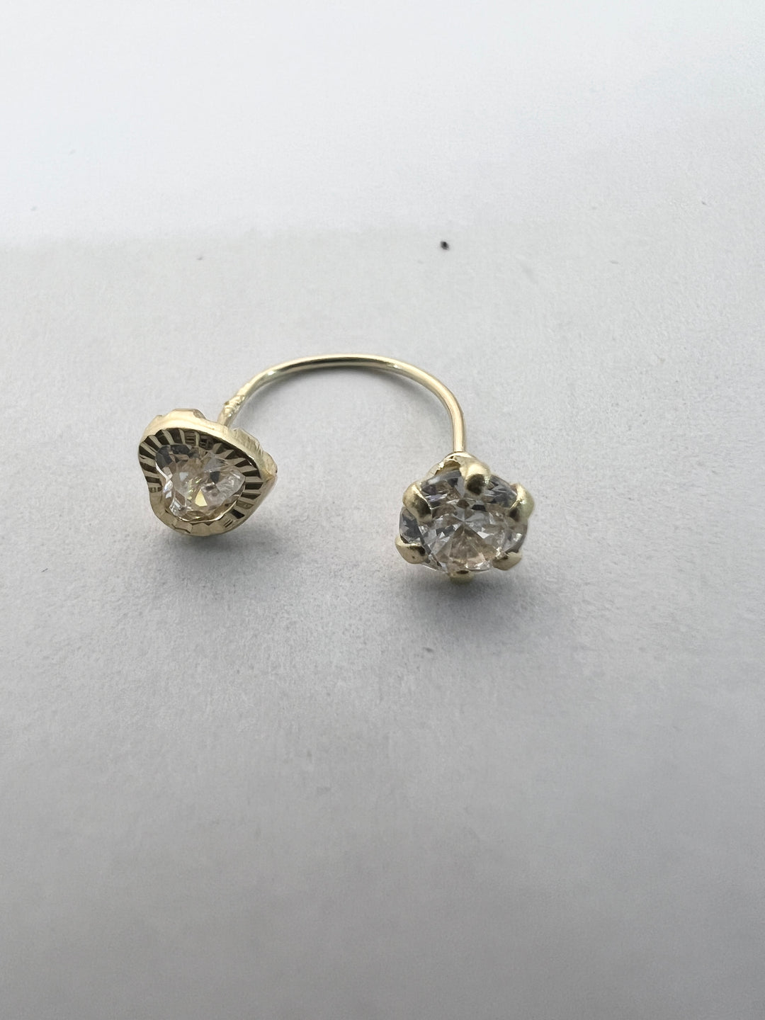 Aretes de Oro 10k Teléfono Corazón 4MM
