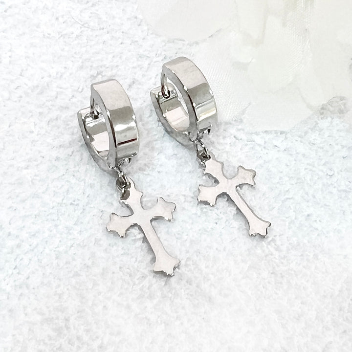 Huggies de Acero ✝️ Plateada Bordeada