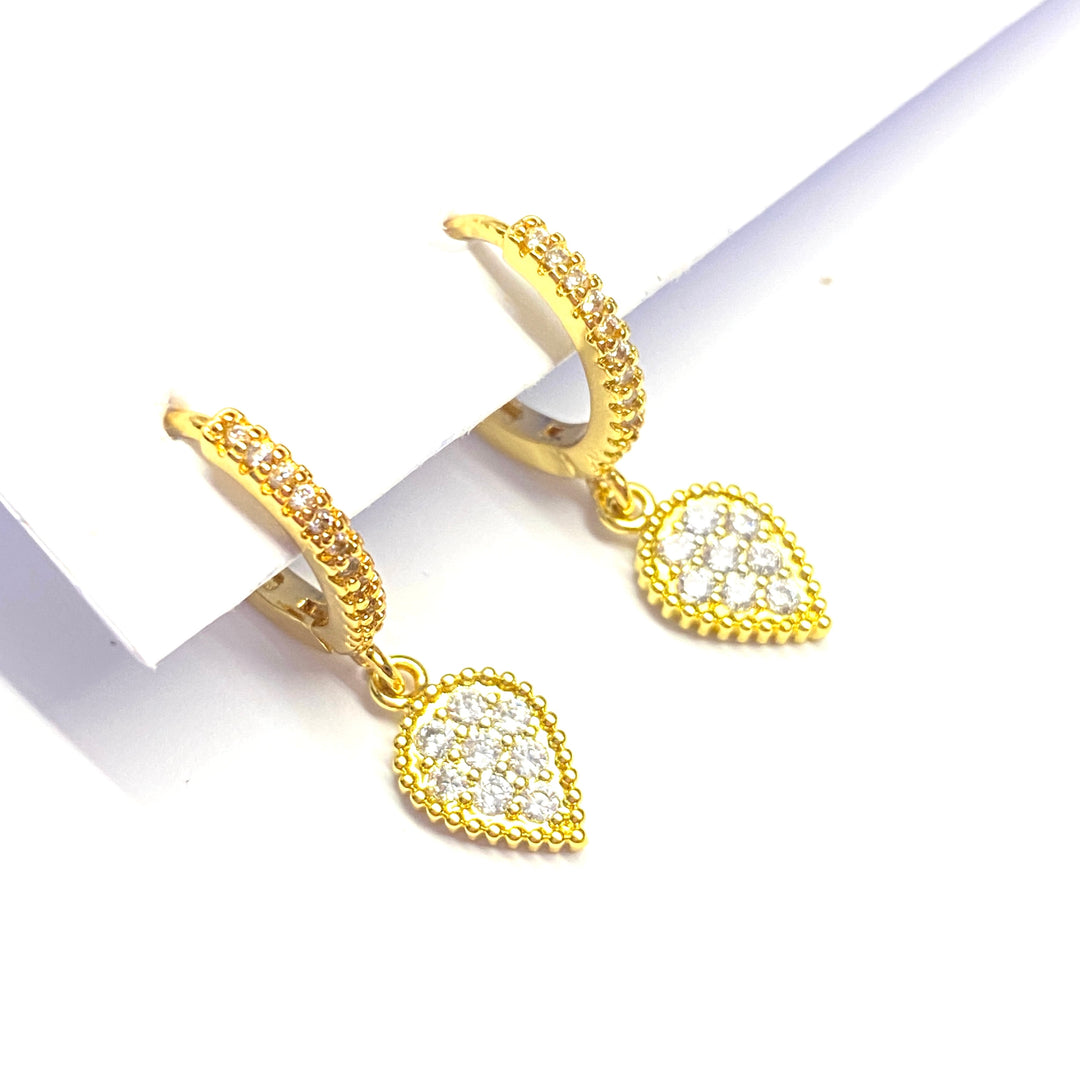 Huggies 🤍🤍 Circonias