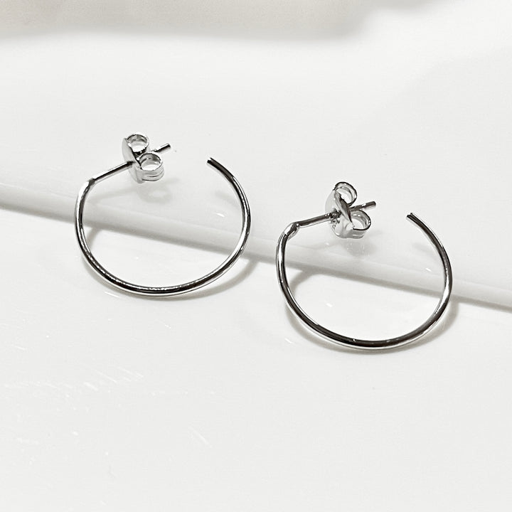 Aretes Plata 🔘Media Argolla Lisa | Nicola Joyería 