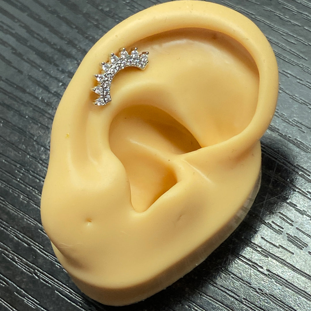 Arete Quirúrgico 💙Curvo Plateado| Nicola Joyería