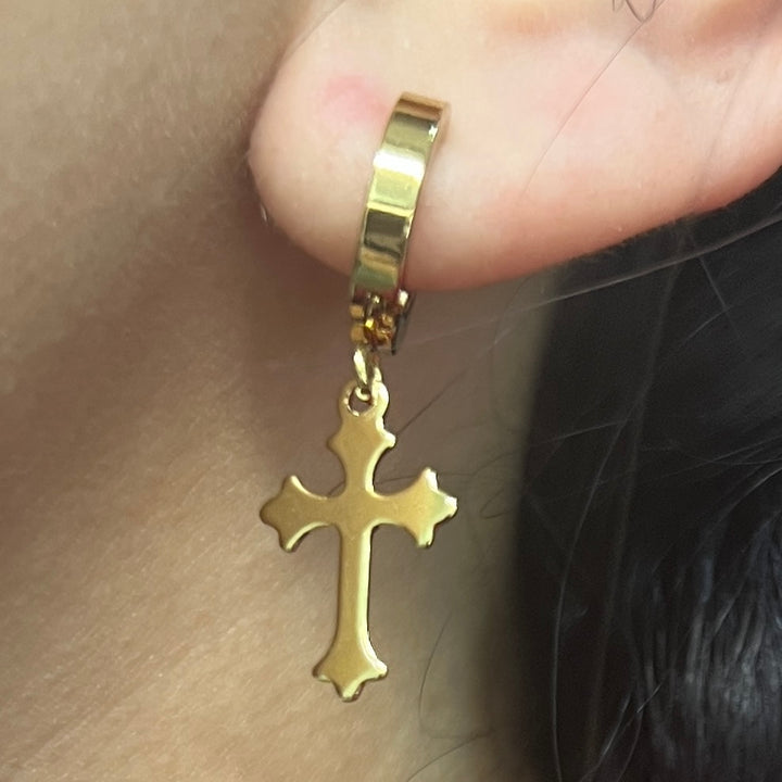 Huggies de Acero ✝️ Dorada Cuadrada Bordeada