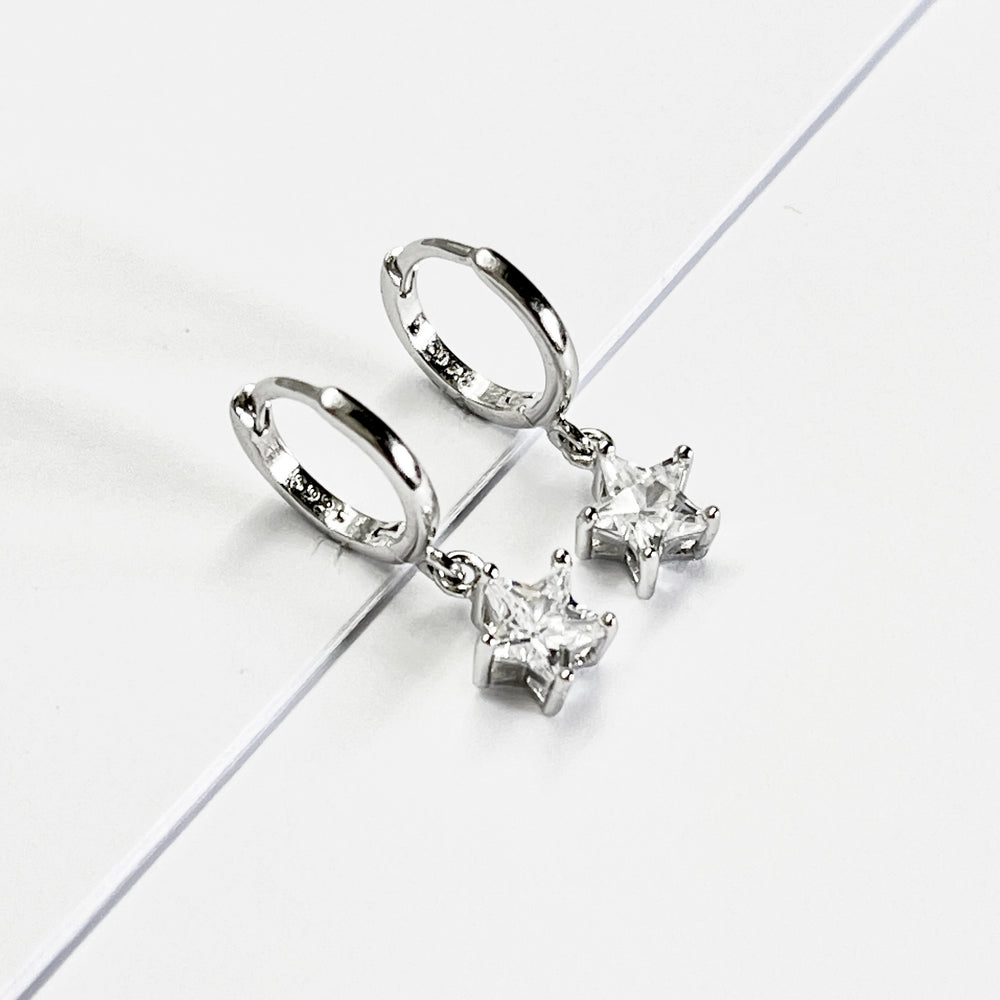 Huggies Plata 💎 Estrella Circonita ⭐️ | Nicola Joyería 