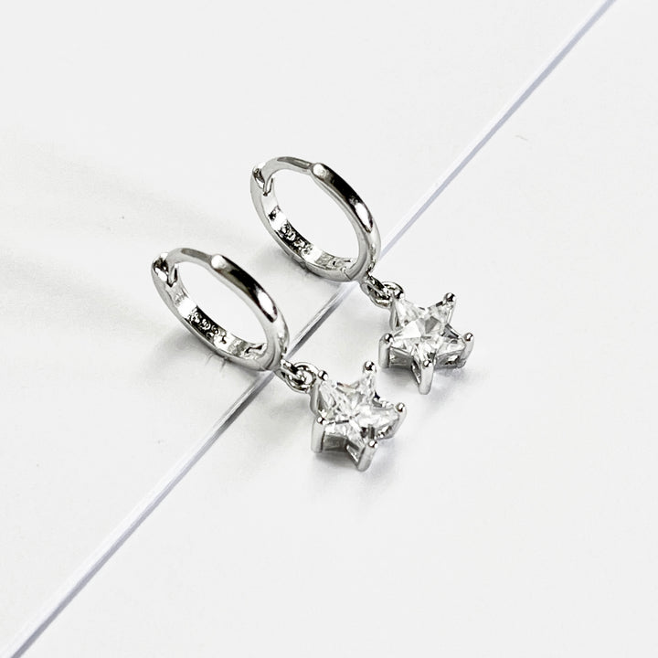 Huggies Plata 💎 Estrella Circonita ⭐️ | Nicola Joyería 