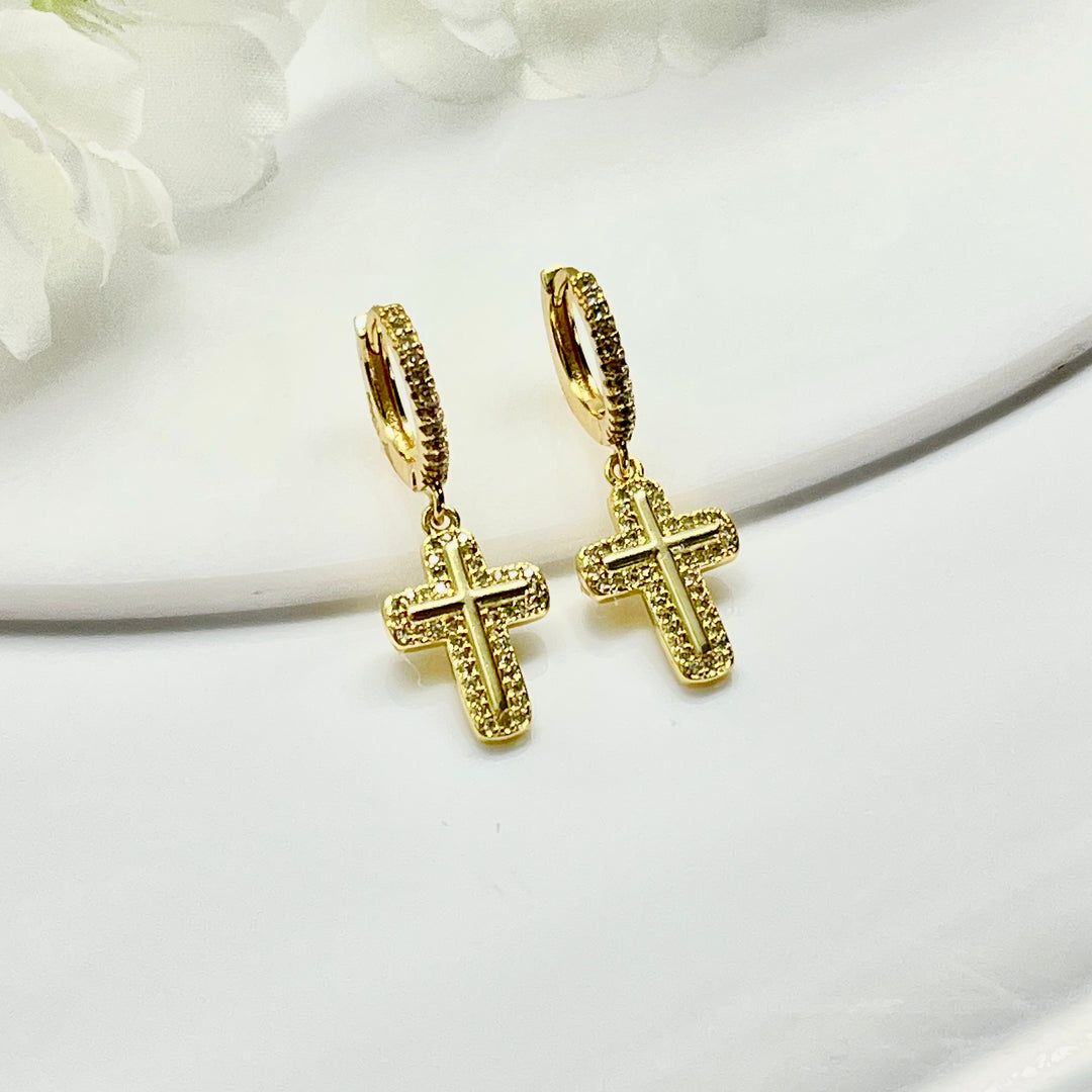 Huggies de Acero ✝️Cruz Lisa | Nicola Joyería 