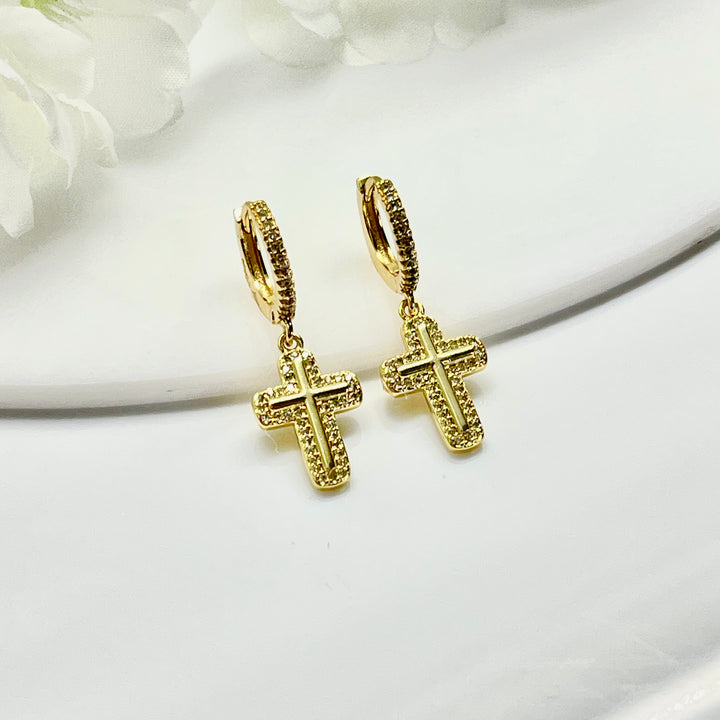 Huggies de Acero ✝️Cruz Lisa | Nicola Joyería 