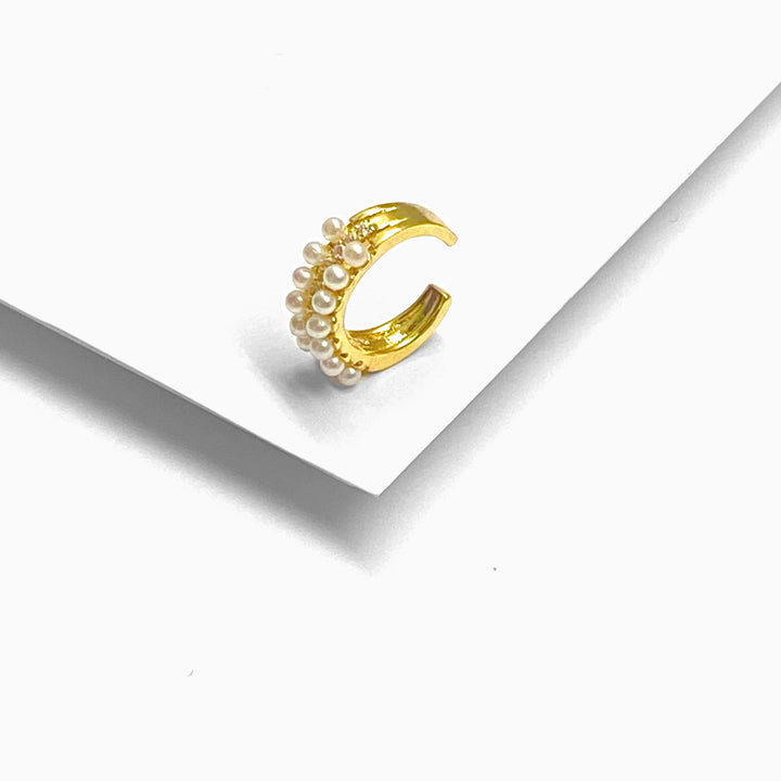 Ear Cuff con Perlas Blancas | Nicola Joyería en Costa Rica