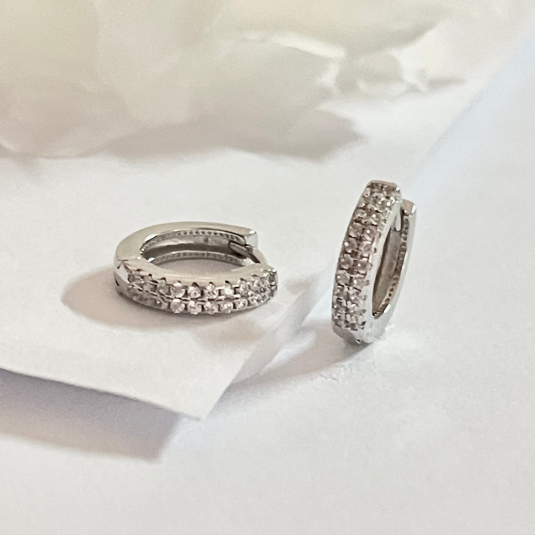 Huggies Plata 💎Brillosos | Nicola Joyería 