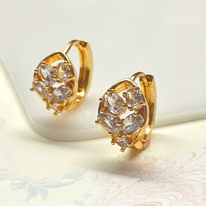 Huggies 🤍 Circonias