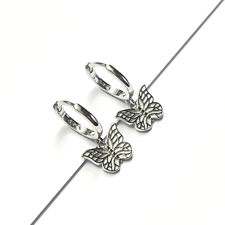 Huggies Plata 💎 Mariposa Lisa | Nicola Joyería 