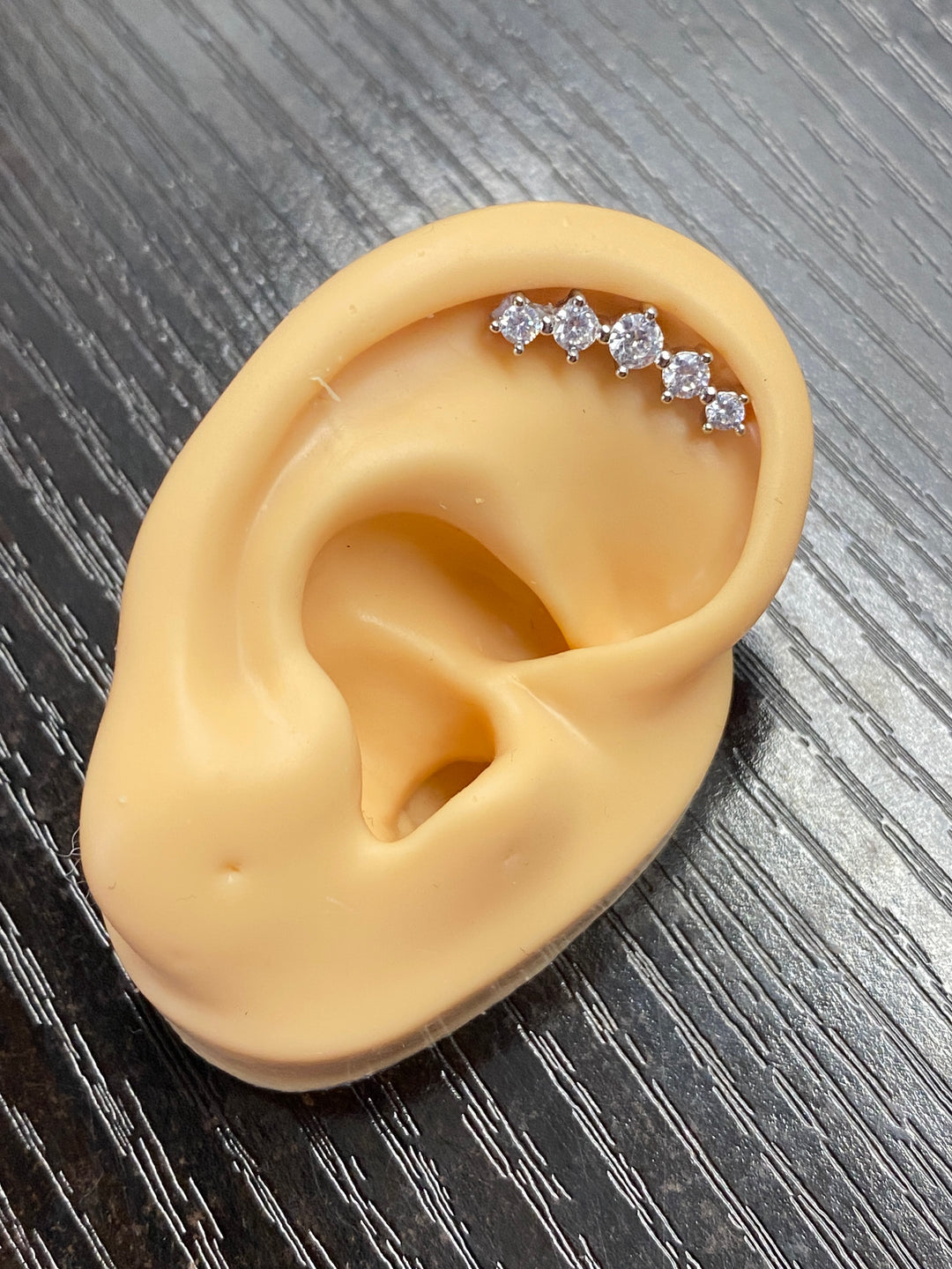 Arete Quirúrgico 💙Circonia Plateado| Nicola Joyería