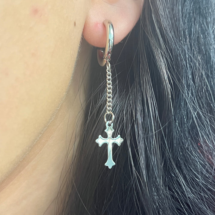 Huggies de Acero ✝️ Cadena Plateada Bordeada