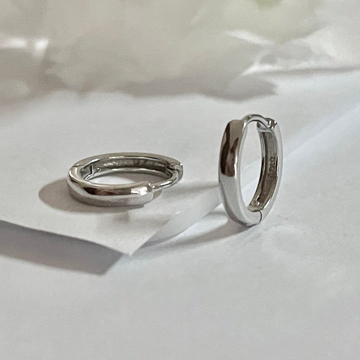 Huggies Plata 💎Lisos Grandes | Nicola Joyeria 