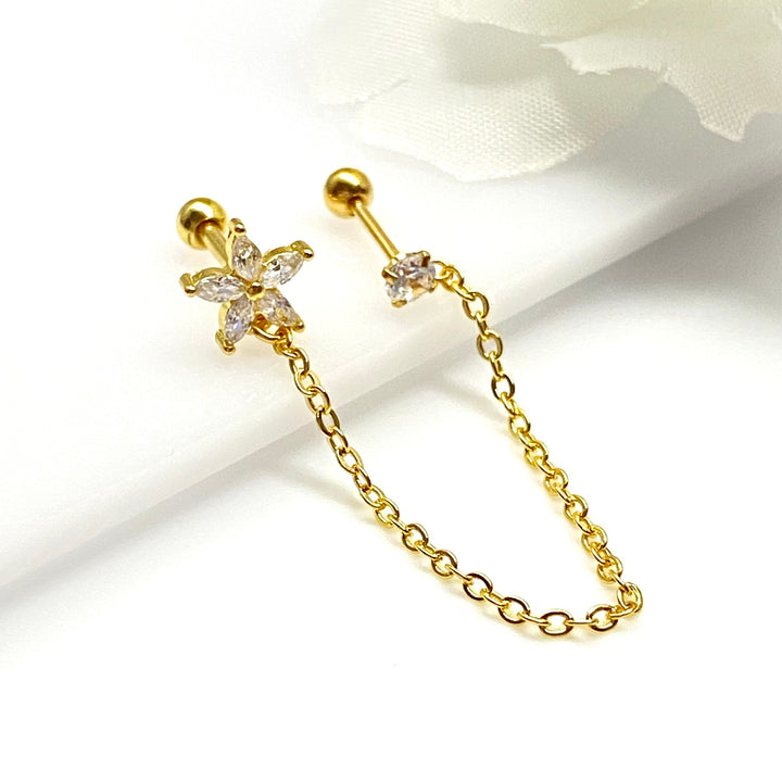Arete Quirúrgico 🌼 Flor Dorado Con Cadena