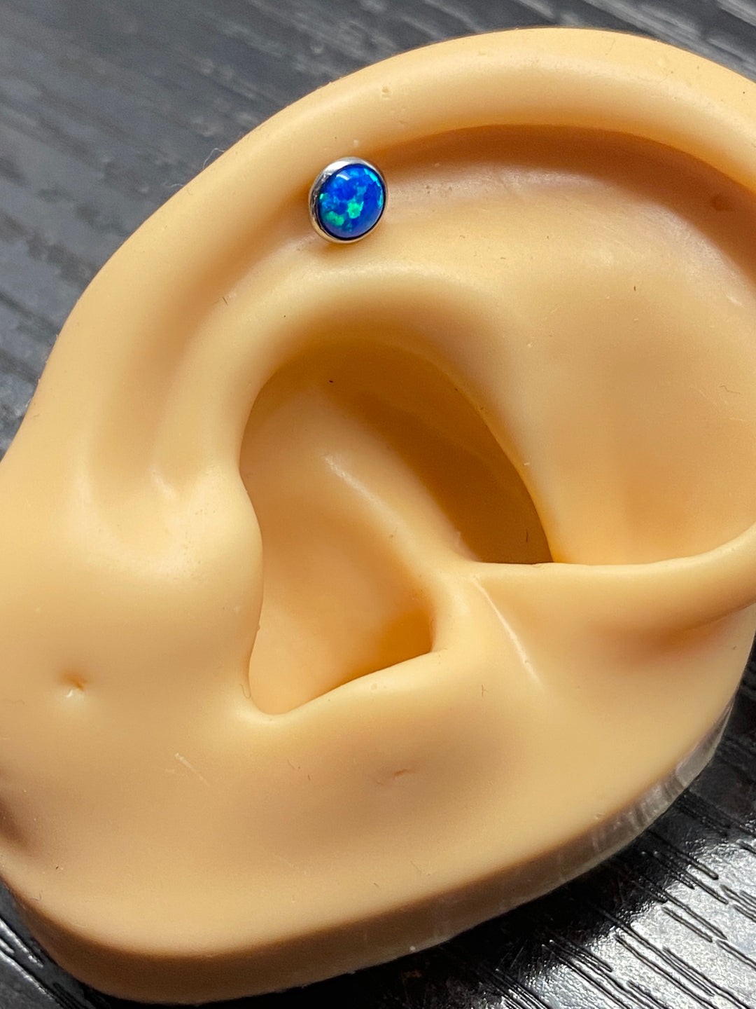Arete Quirúrgico Opalo Plateado| Nicola Joyería